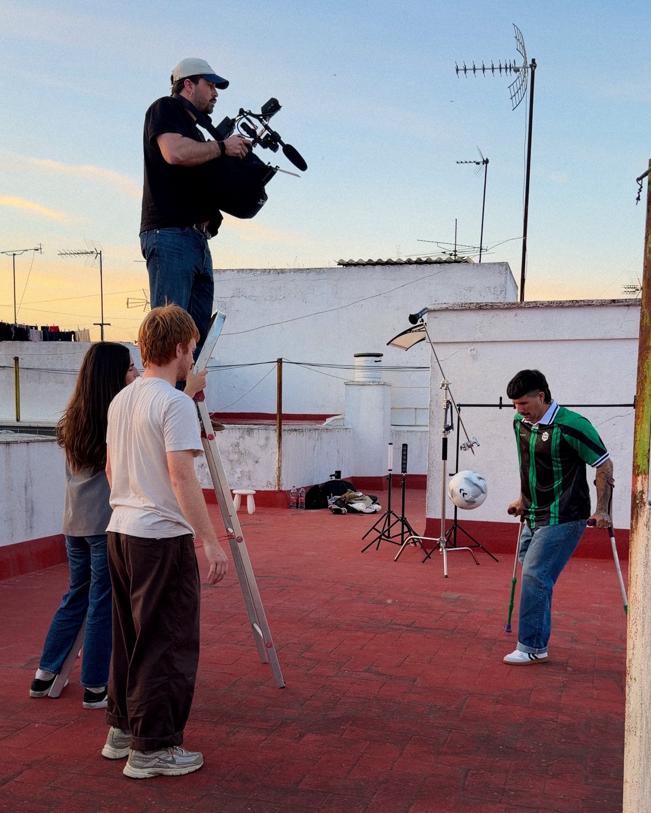 Max Jabs behind the scenes